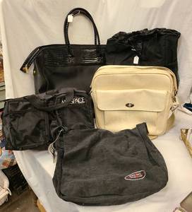 lot 693 image: Hand Bags