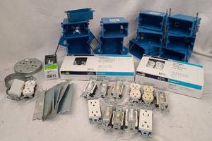 lot 705 image: Assorted Electrical Items