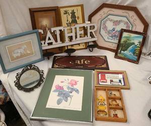 lot 722 image: Assorted Wall Art