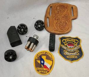 lot 725 image: Gun Items