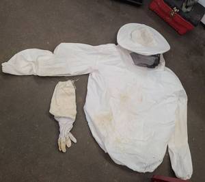 lot 736 image: Beekeeper Suit Parts