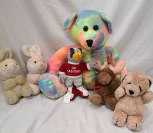 lot 738 image: Animal Plushies