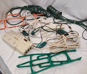 lot 740 image: Power Strips &amp Extension Cords