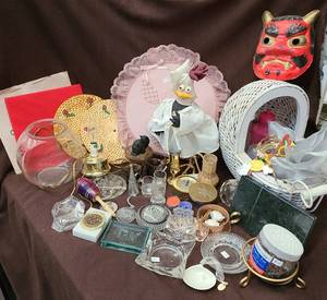 lot 741 image: Assorted Home Decor