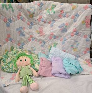 lot 751 image: Baby Bedding