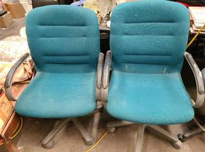 lot 758 image: 2 Office Chairs