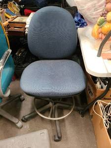 lot 759 image: Office Chair w Footrest Ring