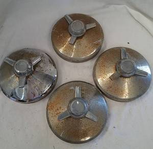 lot 578 image: 4 Chrome Hub Caps