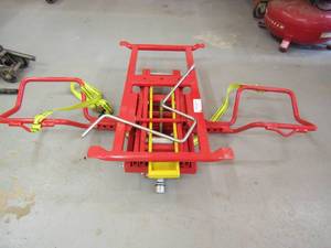 lot 7 image: Red Huskee riding lawn mower Jack NEW