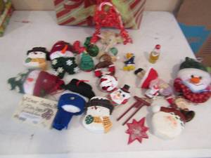 lot 102 image: Christmas tree ornaments and mantle dcor