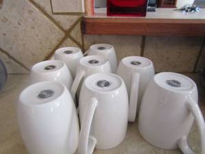 lot 108 image: 8 Food network  coffee cups