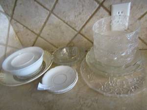 lot 111 image: 4 Royal Kent saucers, plastic fruit bowls and plate, cheesecake plate White home mixing bowl