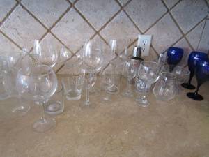 lot 122 image: Large lot of glass bar wear- champagne, wine and martini