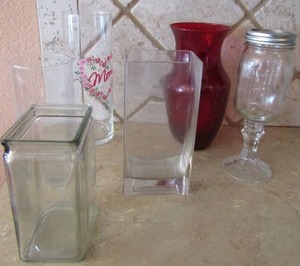 lot 123 image: Red and clear flower vases