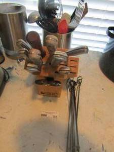lot 129 image: Chicago cutlery knife & kitchen utensil holder FULL