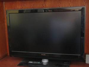 lot 144 image: 48 Phillips TV, it works but no remote