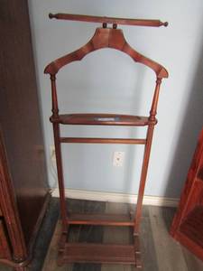 lot 154 image: Wooden quilt stand 44x19