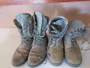 lot 160 image: 2 pair Vibrim NavyArmy boots size 9.5
