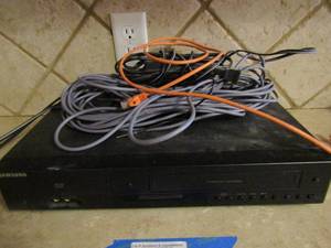 lot 171 image: Samsung DVDVHS player   & mimsc wires