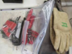 lot 44 image: Sets of Allen wrenches and work gloves