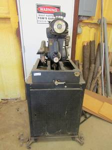lot 35 image: Craftsman saw on rolling cart