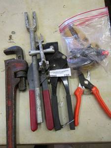 lot 190 image: Cutters, pipe wrench, labeler, break tool
