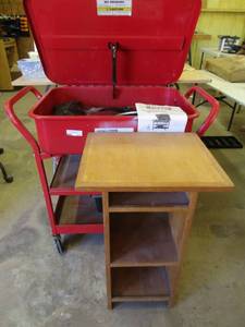 lot 213 image: Welbilt rolling tool wash tub on stand  with 2 tier bottom shelves and brown 3 tier shelves