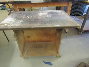 lot 218 image: Heavy duty workshop welding table 32x48x35