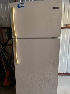 lot 181 image: FRIGIDARE 16.5 CU FT REFRIGERATOR  WHITE