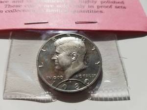 lot 17 image: 1980 Kennedy half dollar GEM proof condition