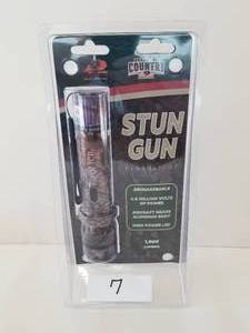 lot 7 image: Stun Gun flashlight - 4.90 million volts of power - 1000 lumens - New in Box