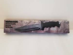 lot 19 image: Hunting knife - 440 S. Steel black blade - new in box