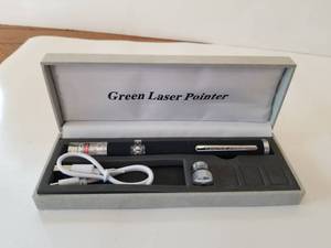 lot 46 image: Green laser pointer in case - new in box
