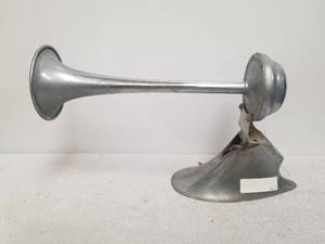 lot 84 image: Vintage boat horn