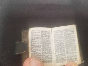 lot 99 image: Miniature Bible - 1 inch