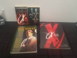 lot 131 image: Selection of X-files books