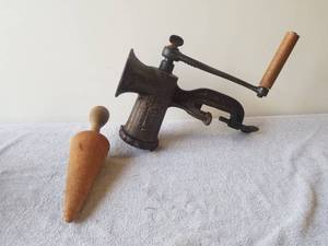 lot 145 image: Vintage meat grinder