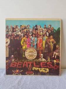 lot 139 image: Beatles - Sgt Peppers Lonely Hearts Club Band album