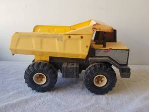 lot 144 image: Vintage tonka dump truck