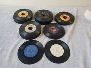 lot 157 image: Generous selection of 45 records