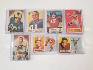 lot 206 image: Selection of vintage football cards