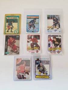 lot 213 image: Selection of 8 vintage Hockey cards