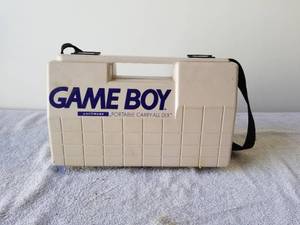 lot 256 image: Game Boy portable carry-all DLX with gameboy