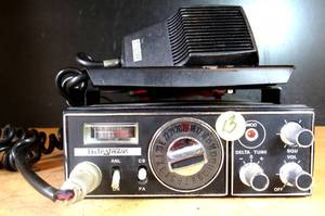 lot 13 image: Vintage Delta Tronix Channel Mobile CB Radio wMic