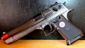 lot 56 image: AIRSOFT DESERT EAGLE 6mm TOY GUN