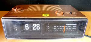 lot 58 image: VINTAGE Panasonic RC-6030 Flip Clock Alarm Radio AM FM $$$