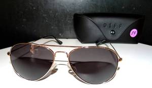 lot 89 image: MENS DIFF SUNGLASSES WCASE