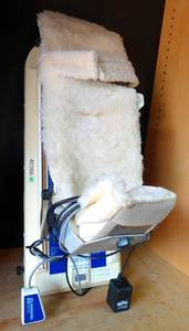 lot 111 image: BIG $ ITEM - MEDICAL - DANNINGER MEDICAL DANNIFLEX 400I CONTINUOUS PASSIVE MOTION LEG