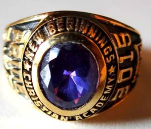 lot 113 image: CHRISTIAN ACADEMY - CLASS OF 2015 WOMENS CLASS RING