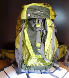 lot 116 image: HIGH SIERRA LIGHTNING 35 FRAME TRAIL BACKPACK - RETAIL OVER $200
